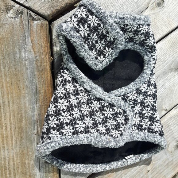 Snowflake Dog Coat Herringbone Style Velcro Closur - Picture 2 of 3